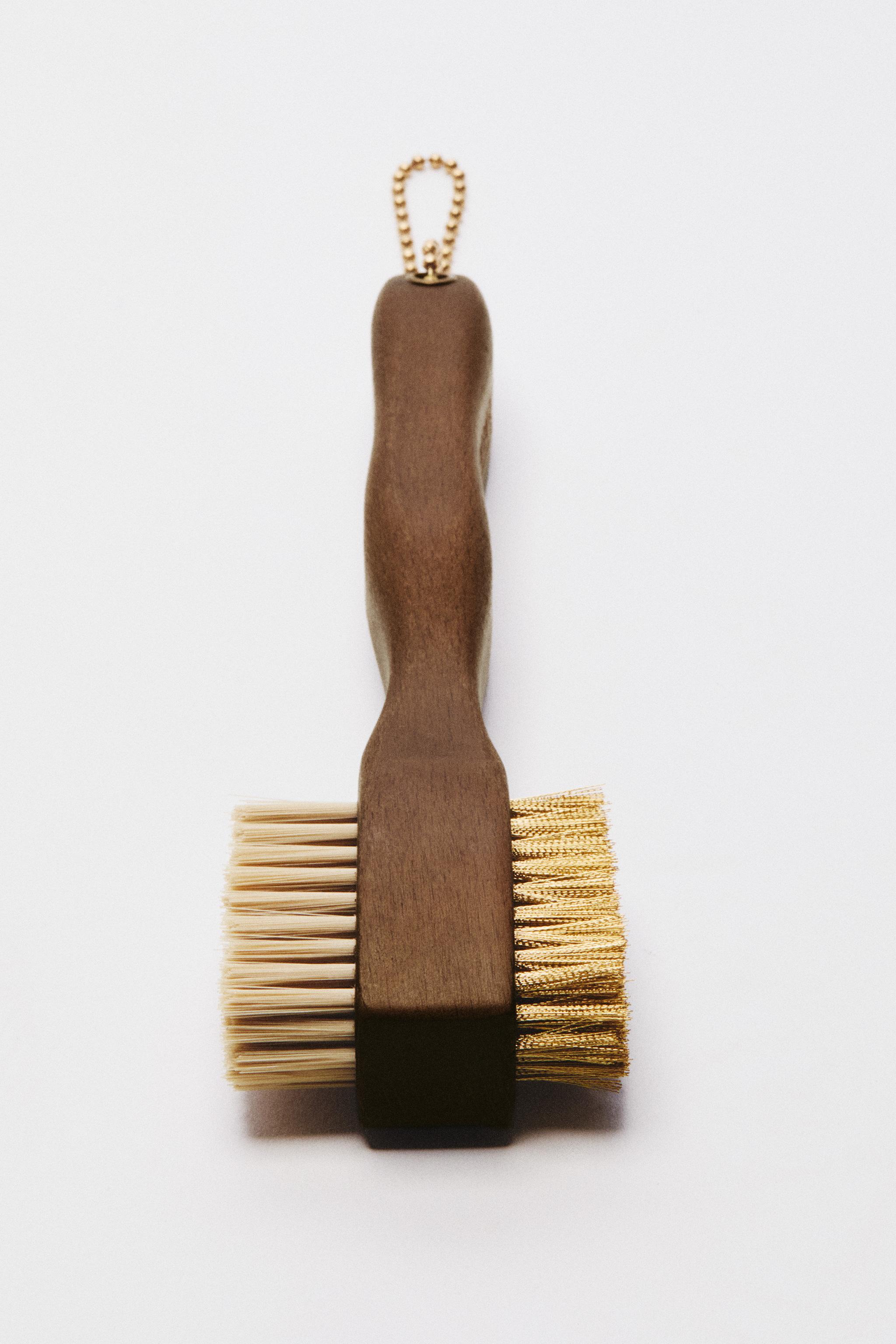 WOODEN GOLF BRUSH